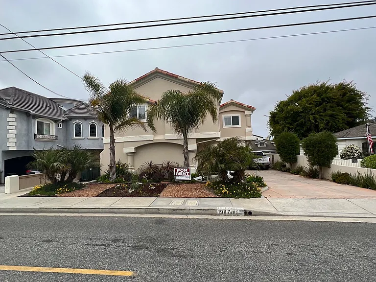 1907 Speyer Ln — Photo 1
