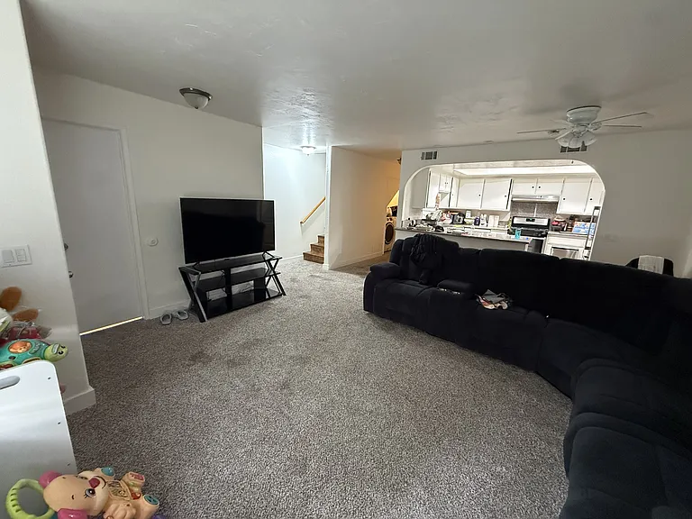 1325 W Latham Ave — Photo 2
