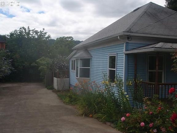 2nd image of 9414 N Willamette Blvd