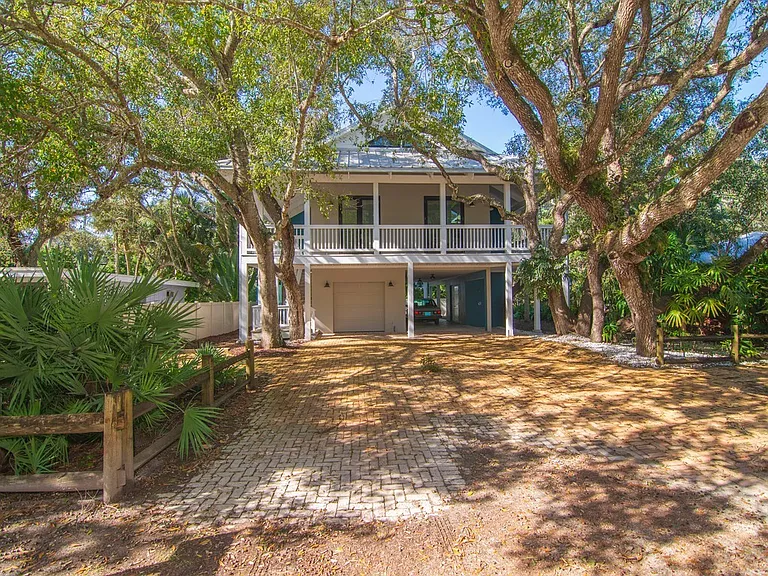 9415 Periwinkle Dr — Photo 1