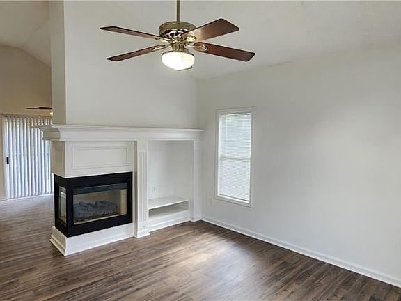 4th image of 7043 Surrey Dr
