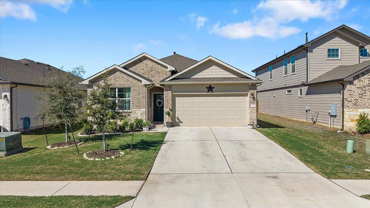 4 bed, 2.0 bath, 1868 sqft, $2,150 — Photo 1