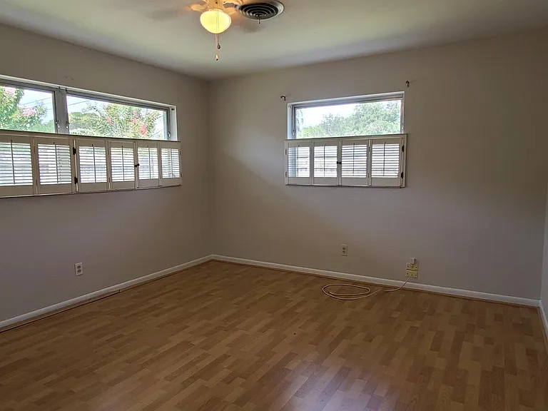 1329 Fairfield Dr — Photo 12