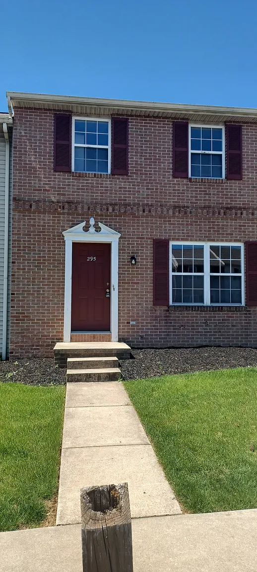 295 Greenland Dr photo 1