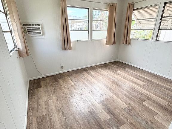 5th image of 517 51st Avenue Dr W