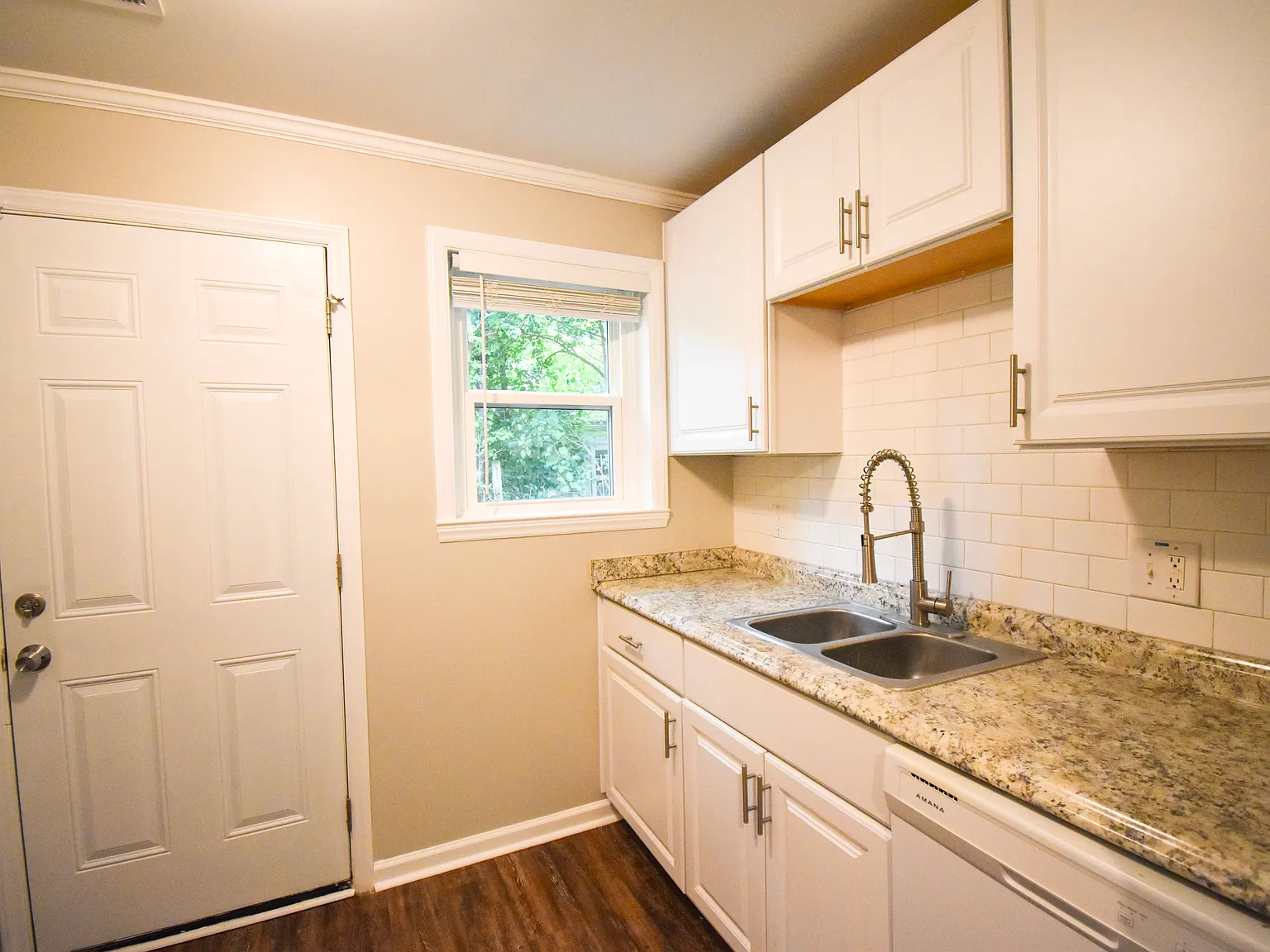 2 bed, 700 sqft, $1,250 — Photo 4