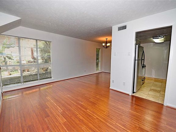 5th image of 4317 Hartford St APT 107