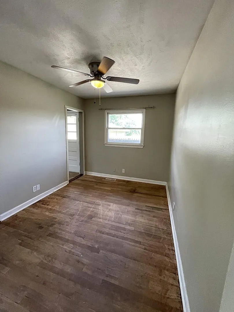 9218 Meredith Ave - 3 Bed/2 Bath Ranch in Northwest Omaha | Finished Basement, Detached Garage, F... — Photo 4