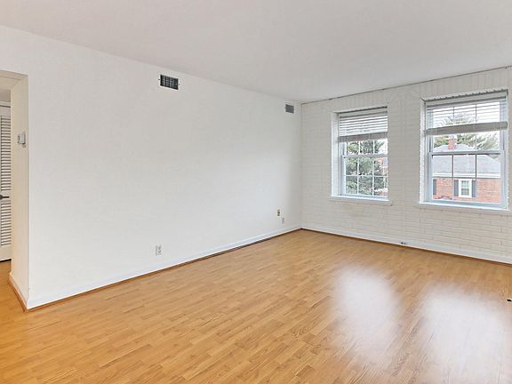 3rd image of 2820 S Abingdon St APT B2