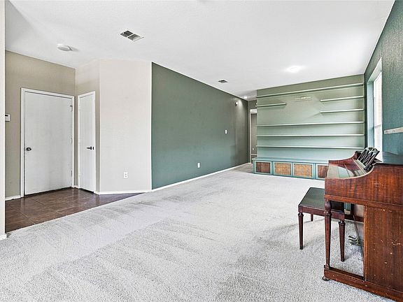 4th image of 2833 Wakecrest Dr