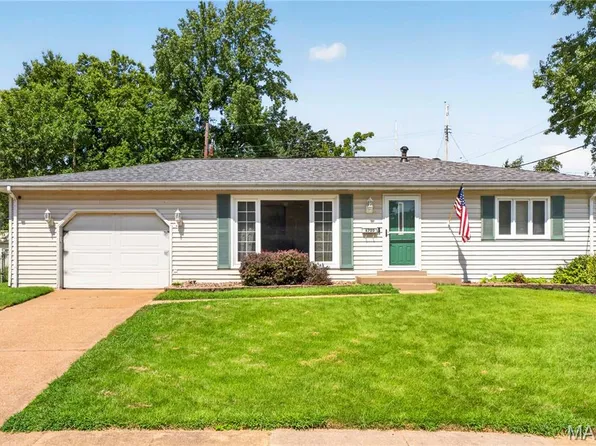 6705 Vineland Dr, Hazelwood, MO 63042