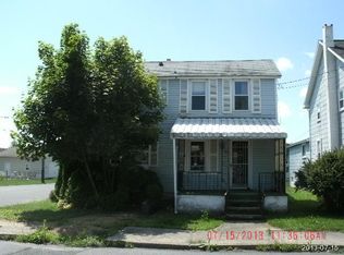 28 Center St, Kelayres, PA 18231