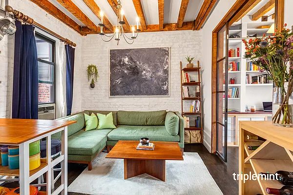 Sold by Triplemint | media 1