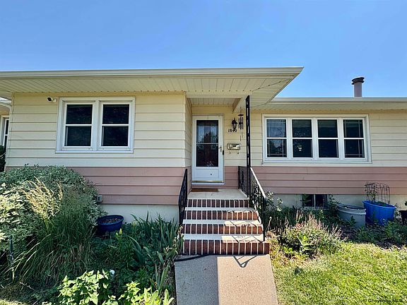 2nd image of 1840 Milton Dr
