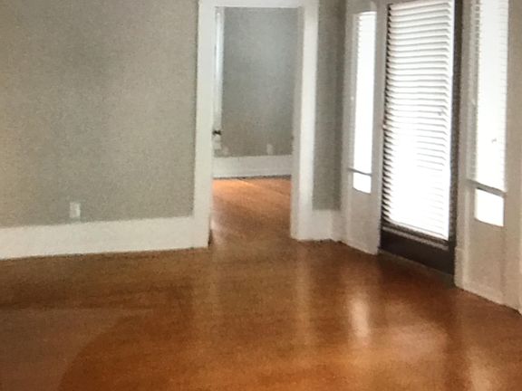 5th image of 901 W 22nd 1/2 St #110