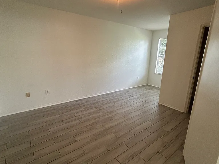 1606 Columbia Arms Cir #124 — Photo 11