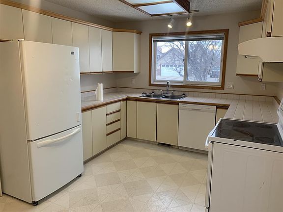 4th image of 9617 NE 65th Ave