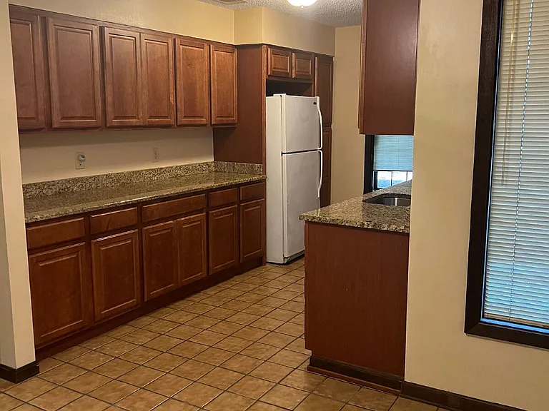 2094 Shangri La Ln — Photo 17