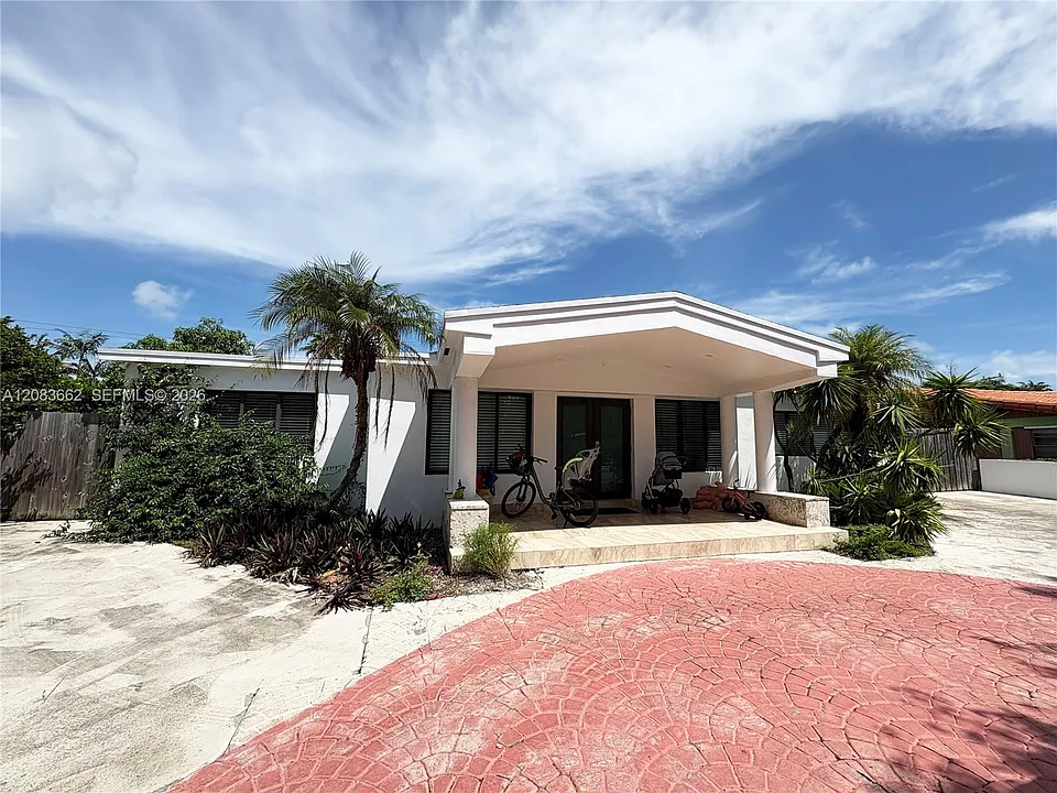 225 W Heather Dr