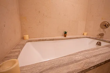 Rented by R New York