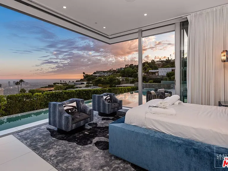 1814 N Doheny Dr — Photo 18