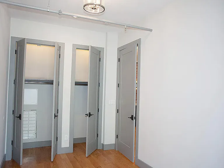 18 Stanhope St #1A — Photo 7