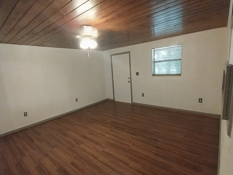 4298 County Road 693 — Photo 6