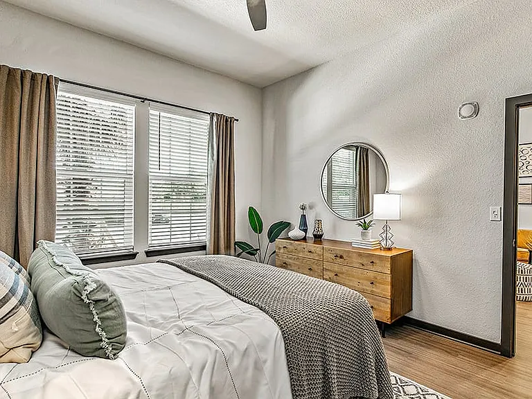 Cortland Santos Flats — Photo 7