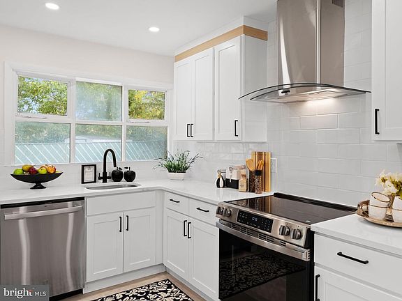 4th image of 443 Valley Run Dr