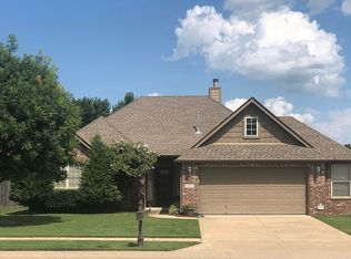 8009 S Fir Pl, Broken Arrow, OK 74011