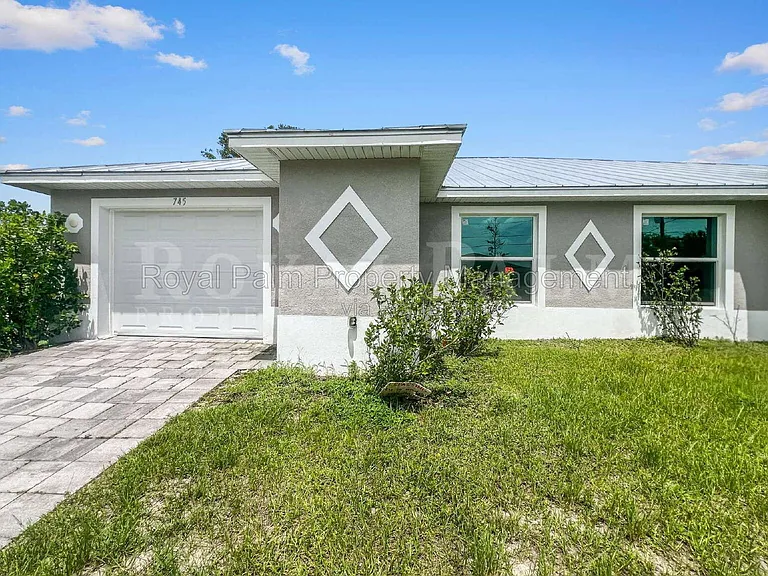 745 Harry Ave S — Photo 4