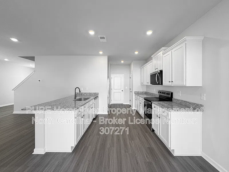 3 bed, 2.5 bath, 2025 sqft, $2,175 — Photo 4