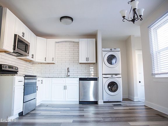 5th image of 2819 Woodbine Ave
