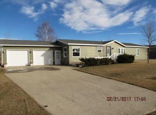 503 5th St NW, Gwinner, ND 58040