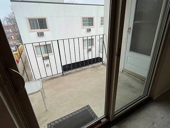 4th image of 34 Crescent St APT 2Q