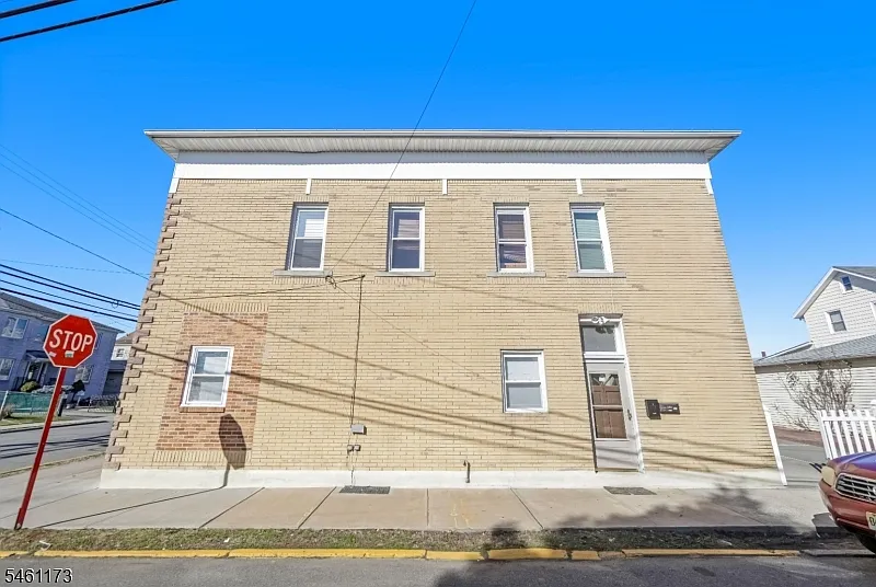 2 bed, 1.0 bath, $2,300 — Photo 2