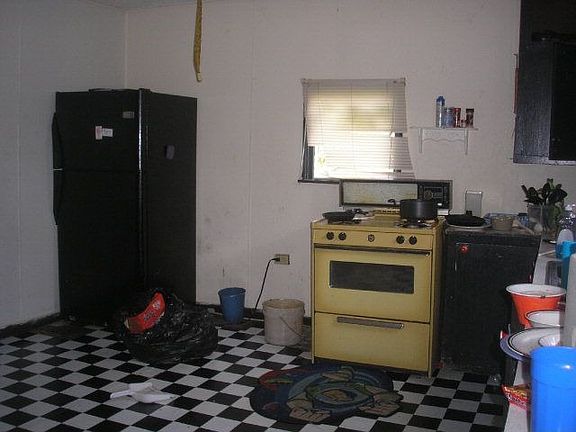 3rd image of 386 Pine St