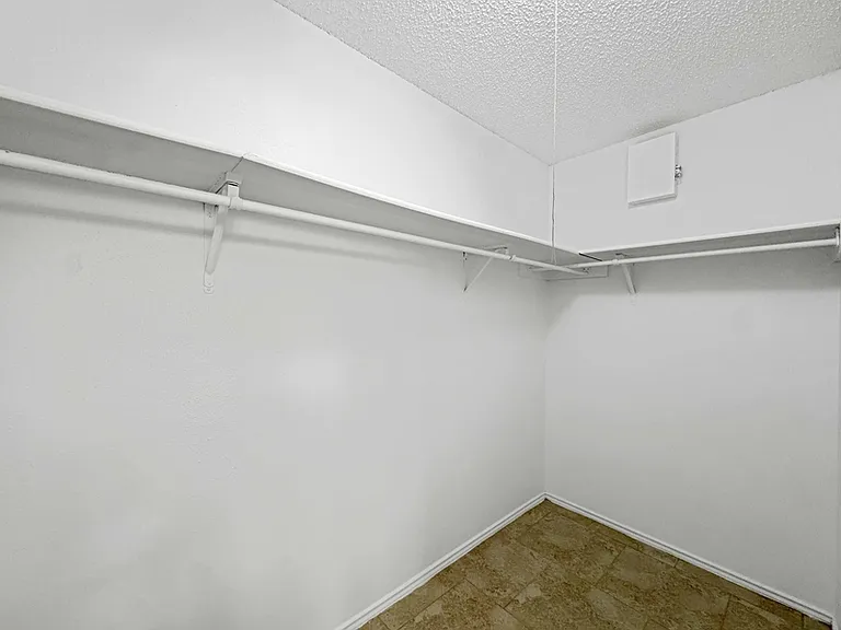 10203 Sunset Field Dr — Photo 24