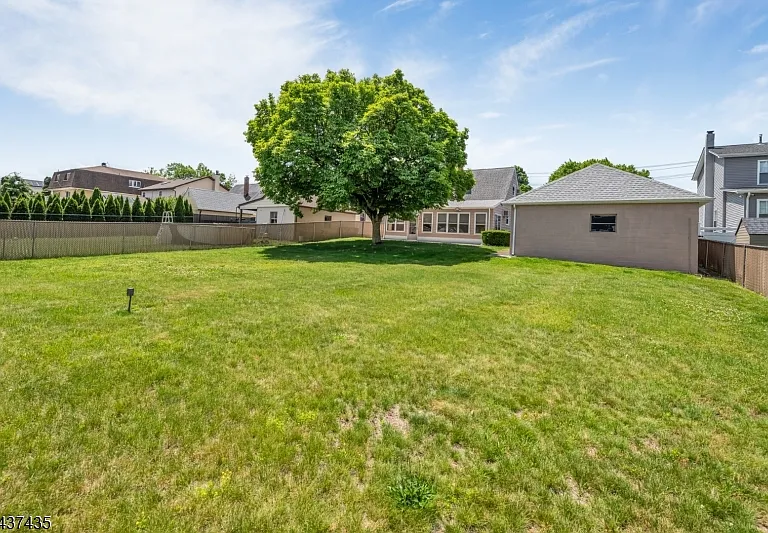 203 Charlton Ave — Photo 17