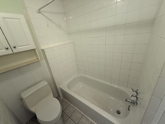 5th image of 121 Chestnut Ave APT A