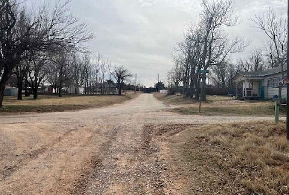Exterior Neighborhood (street photo)