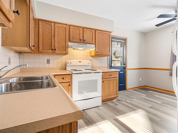 3rd image of 2601 S Seneca Ave
