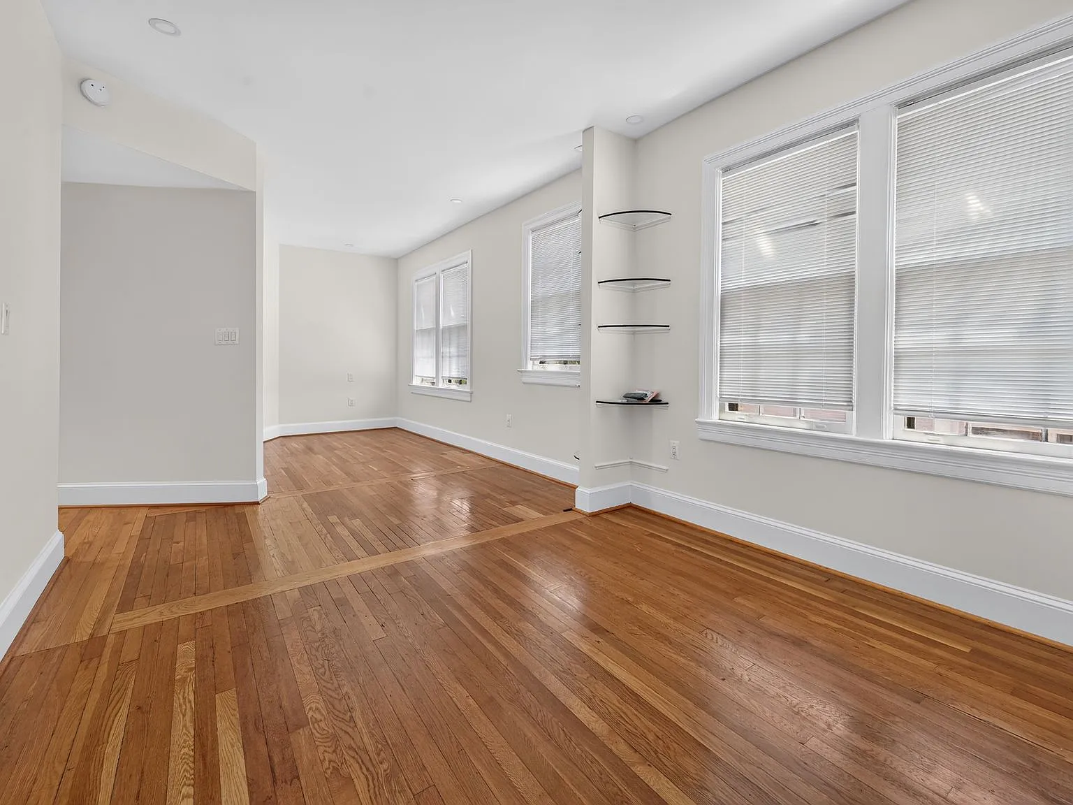 2 bed, 752 sqft, $3,750 — Photo 4