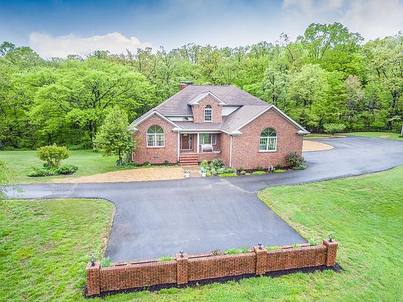 2nd image of 1395 Everett Ln