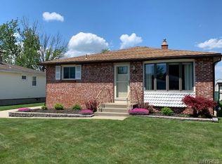 92 Castlewood Dr, Cheektowaga, NY 14227