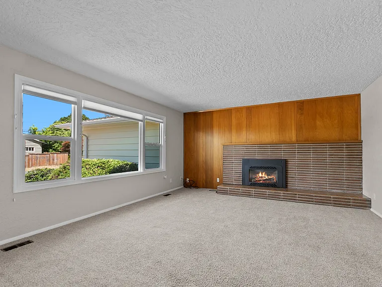 2712 Kentucky St — Photo 2