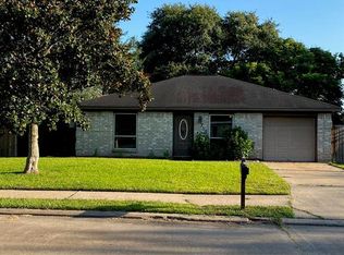 712 Betty St, Angleton, TX 77515