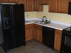 4th image of 4232 Stockbridge Dr #82D