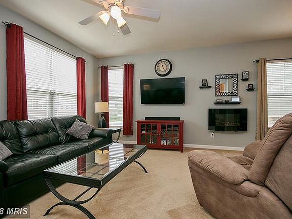Spacious Living Room with ceiling fan
