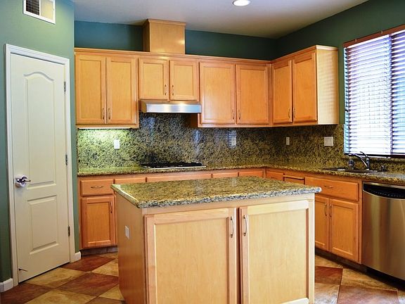 5th image of 817 Meadow West Ct